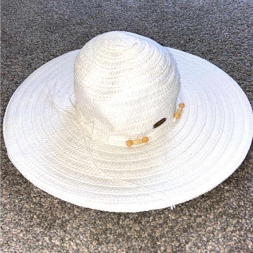 white beach straw hat